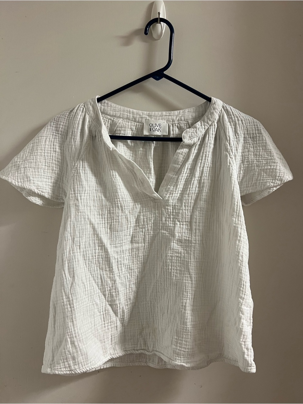 Olive & Oak Cream Cotton Gauze V-Notch Short Sleeve Top